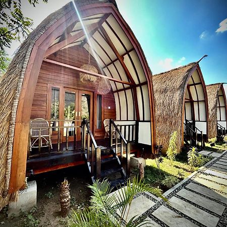 Damai Bungalows Maluk Exteriér fotografie
